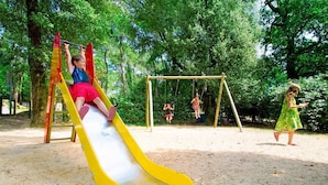Children’s play area – outdoor - Camping  Le Bois Damour (Ile-Tudy)