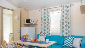 Mobile Home, 2 Bedrooms, Non Smoking (53) | Living room - Camping  Le Bois Damour (Ile-Tudy)