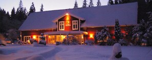A large, two-story building with a prominent 'LUNA' sign on the front. - Villa Luna Breakfast Hotel (Killeberg)