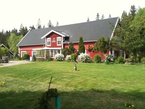 Front of property - Villa Luna Breakfast Hotel (Killeberg)