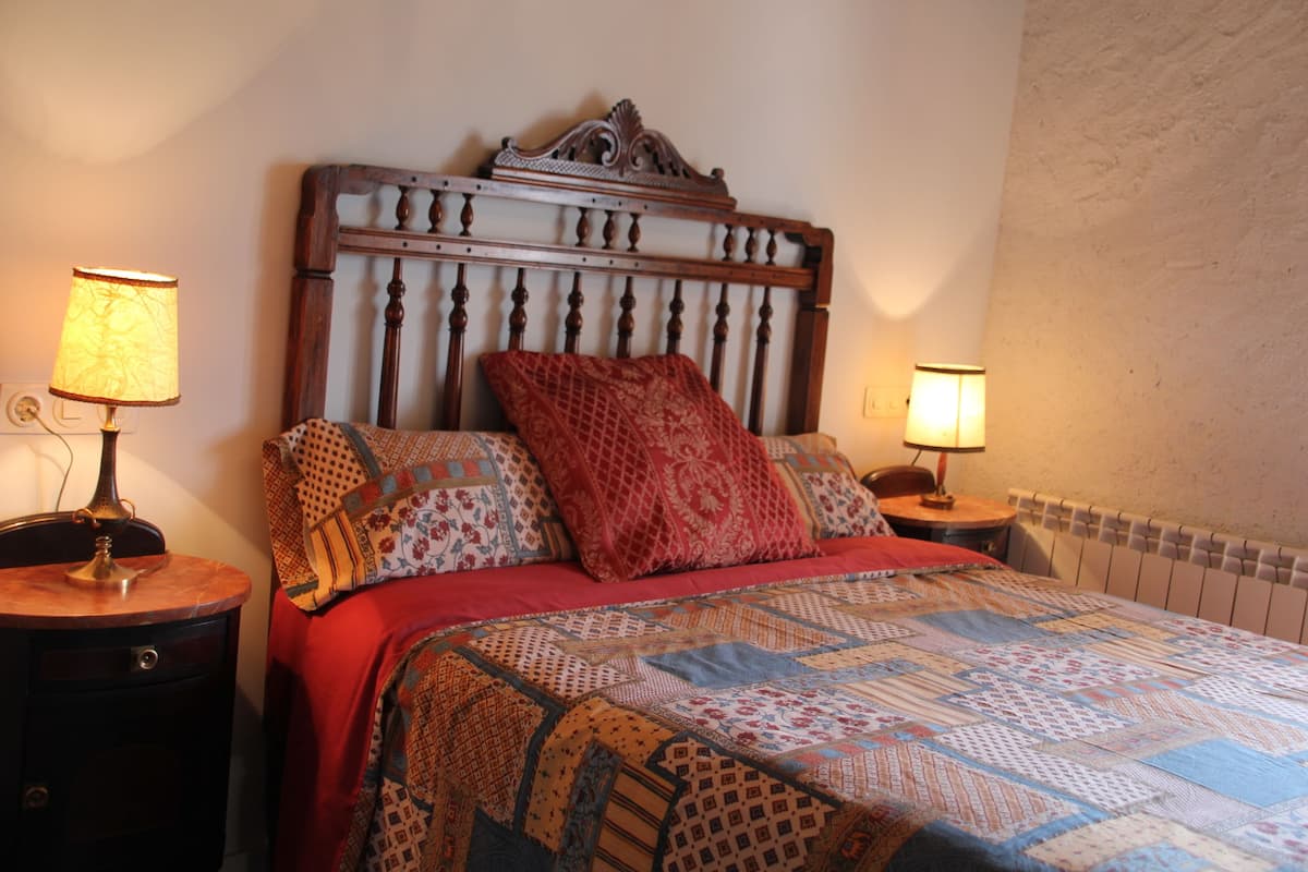 Double Room, Mountain View | Soundproofing, free WiFi, bed sheets