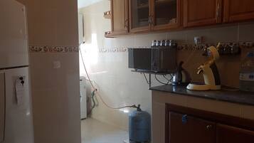 Fridge, microwave, stovetop, cookware/dishes/utensils