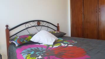 Apartment, 2 Bedrooms | 2 bedrooms, bed sheets