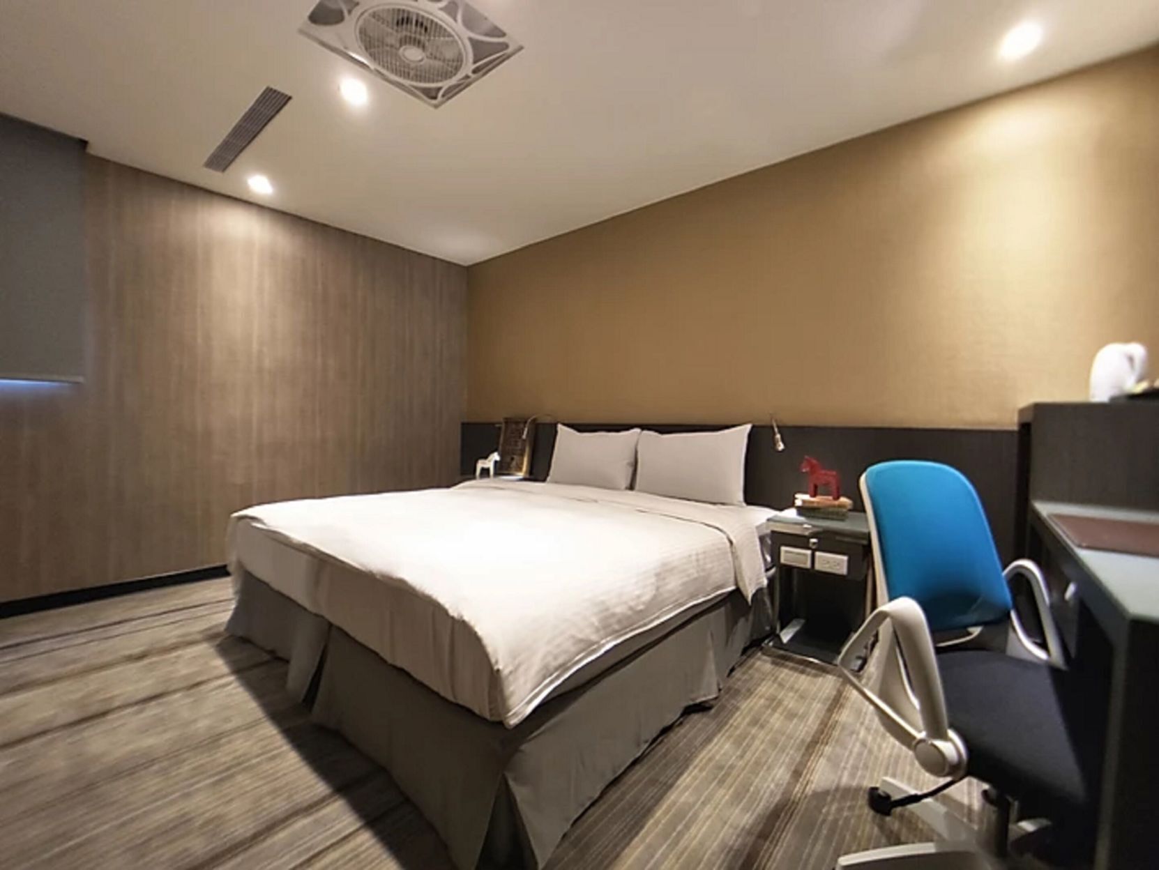 Literie de qualité supérieure, couette en duvet d'oie, bureau