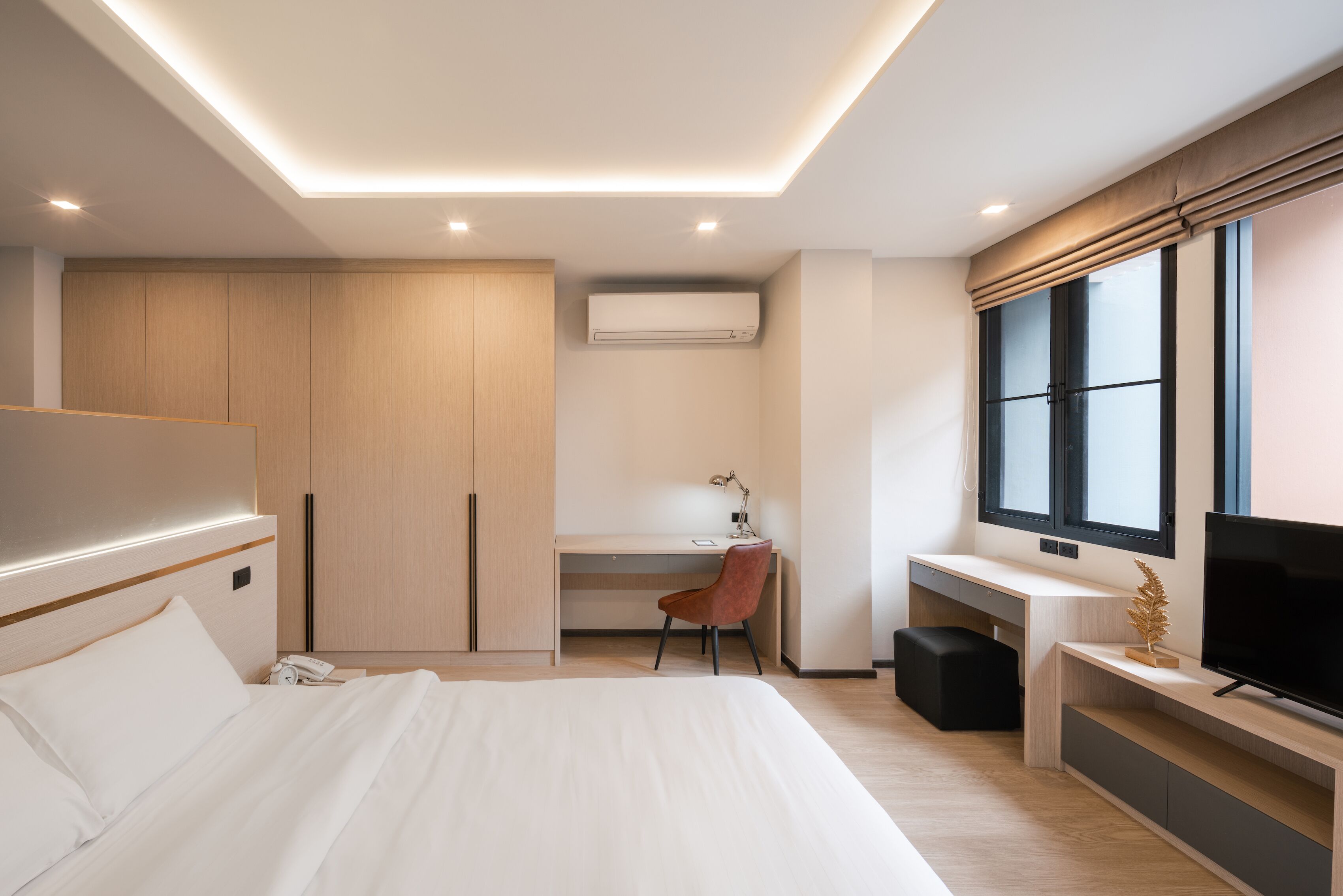 Exclusive King Room | In-room safe, desk, laptop workspace, blackout curtains