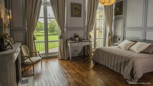 Double Room (Favard) | Blackout drapes, individually decorated, individually furnished - Chateau de Prye (La Fermete)