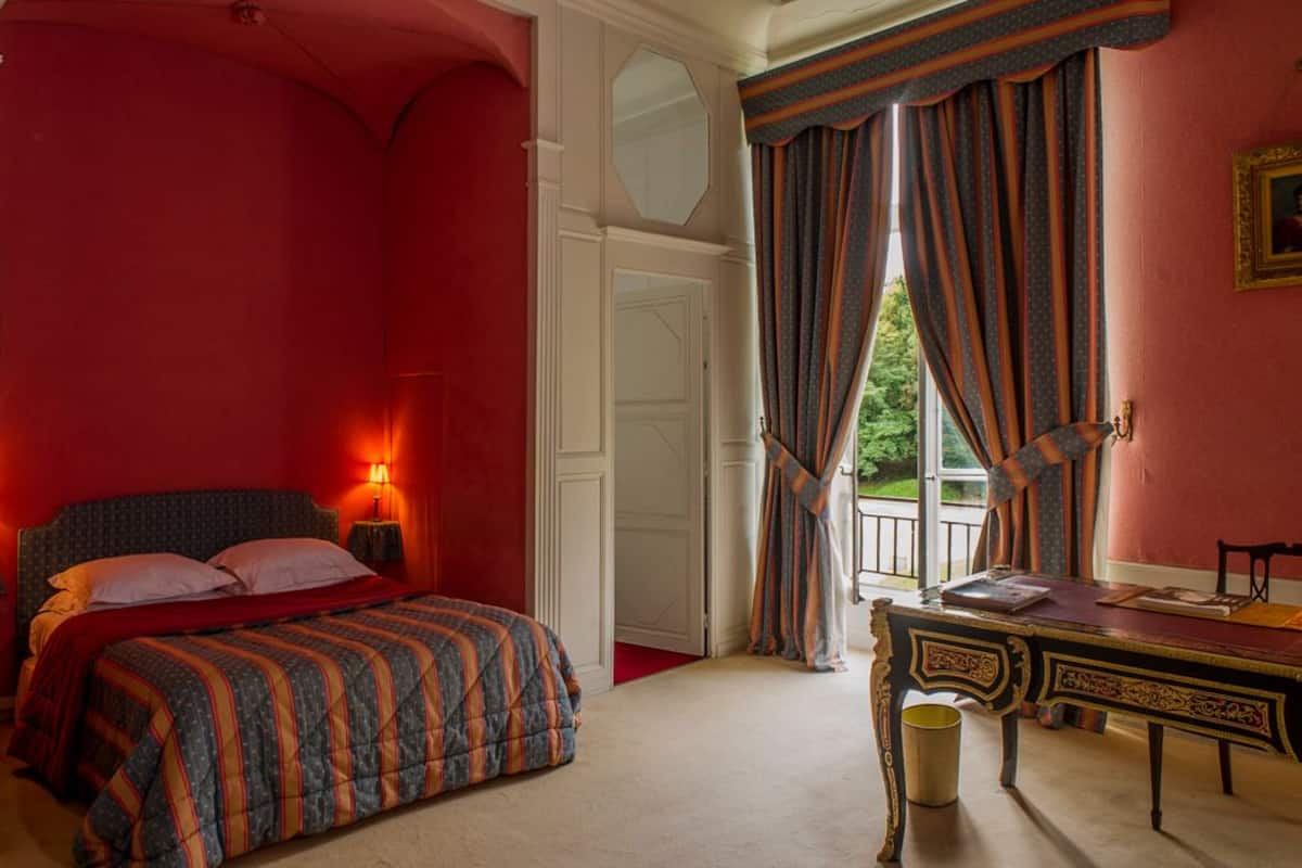 Suite (D'Honneur) | Blackout drapes, individually decorated, individually furnished