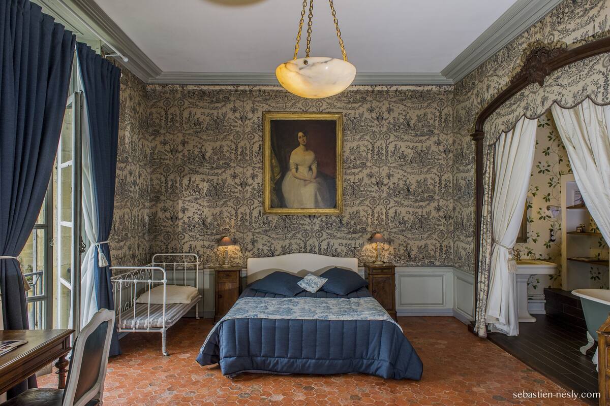 Double Room (Evèque) | Blackout drapes, individually decorated, individually furnished