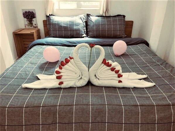 ستائر تعتيم وواي فاي مجانًا وملاءات أسرّة