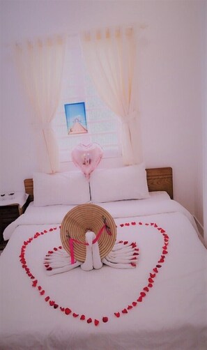 H Hostel Deluxe Room | Blackout curtains, free WiFi, bed sheets - H Best Hostel Cafe Saigon (Ho Chi Minh City)