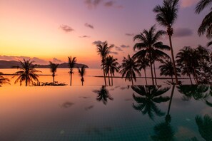 Outdoor pool, open 8:00 AM to 8:00 PM, free pool cabanas, pool umbrellas