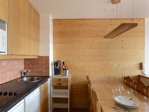 Fridge, microwave, dishwasher, coffee/tea maker - Comfortable ski-in/ski-out, pet-friendly, slope views (Belle Plagne)