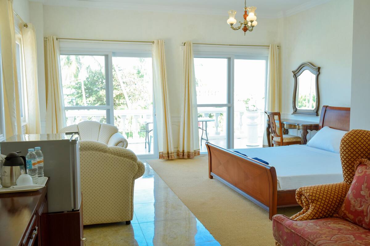 Deluxe Room | Cadar kapas Mesir, peralatan tempat tidur premium, bar mini, meja