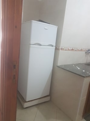 Apartment, 2 Bedrooms, Non Smoking | Private kitchen