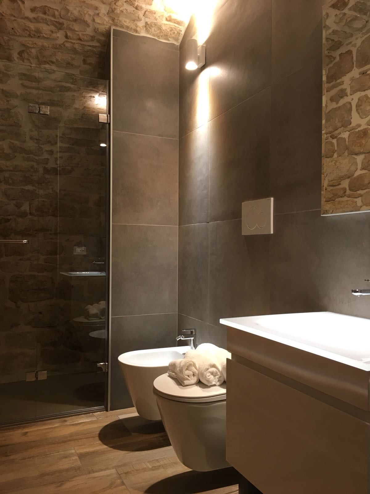Monolocale Luxury | Bagno | Doccia, soffione a pioggia, set di cortesia gratuito, asciugacapelli
