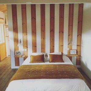 Superior-dobbeltværelse - privat badeværelse - udsigt til have (Le Ferret)