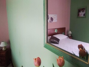 Standard Double Room, Shared Bathroom | Room amenity - B&B Al Calopinace (Reggio Calabria)