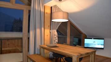 Apartment, 1 Bedroom, 2+2 | Lydisolert, barnesenger (inkludert) og wi-fi (inkludert)