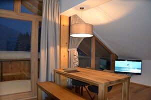 Apartment, 1 Bedroom, 2+2 | 방음 설비, 무료 유아용 침대, 무료 WiFi