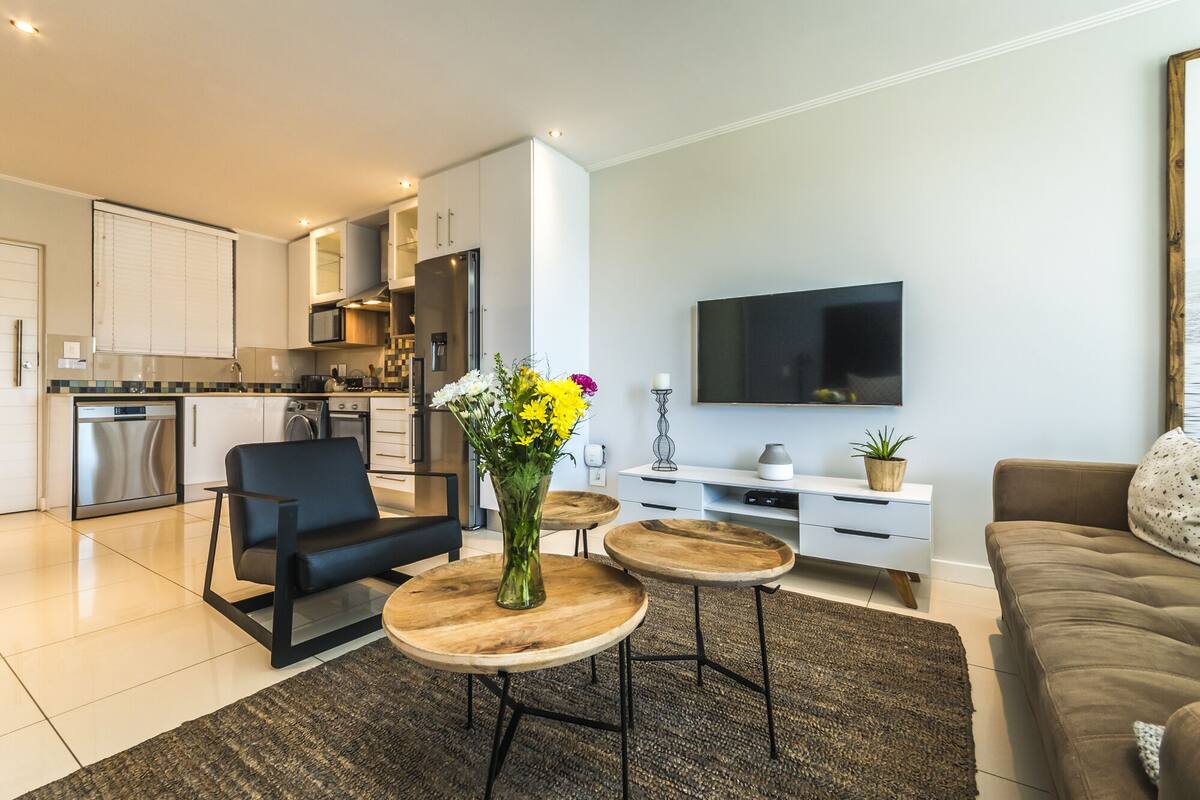 Apartment, 1 Bedroom | Living area