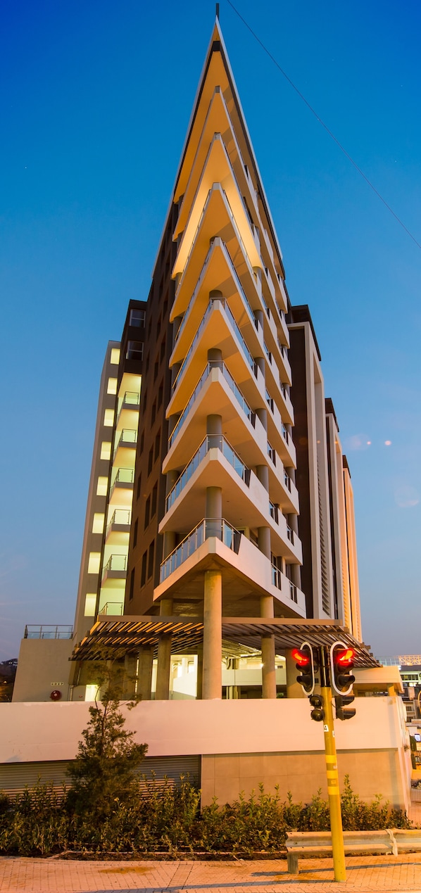 Exterior - The Apex on Smuts (Johannesburg)