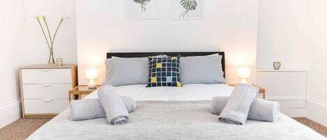 Apartment, 2 Double Beds, Non Smoking | Iron/ironing board, free WiFi, bed sheets