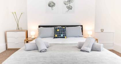 Aberdeen City Modern Apartment