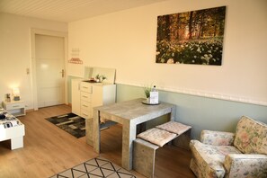Quadruple Room (Gauss) | Desk, free WiFi, bed sheets - Gästeliesel Göttingen (Goettingen)