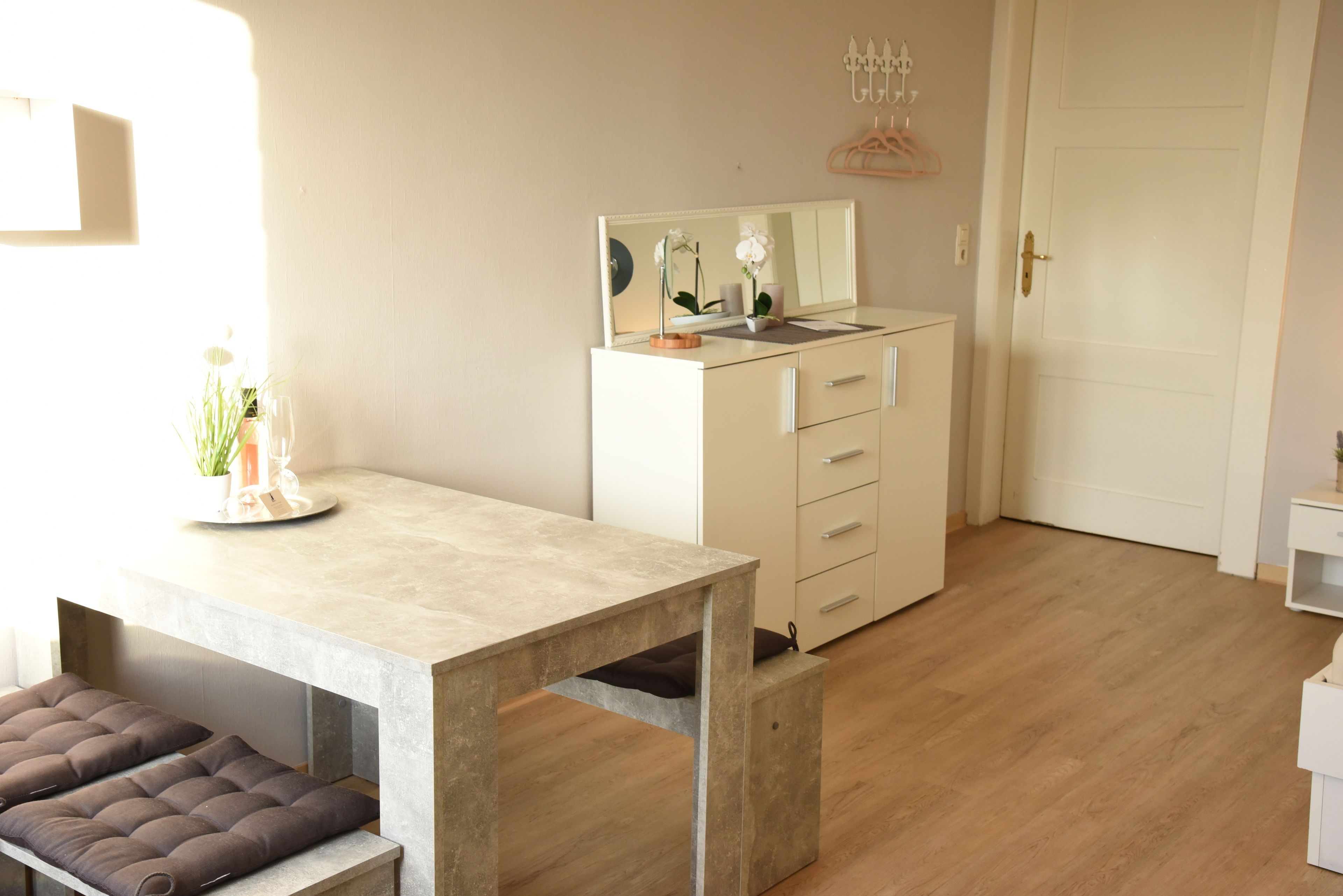 Habitación familiar (Liesel) | Escritorio, wifi gratis, ropa de cama