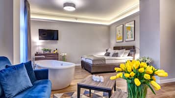 Deluxe-Apartment (with Balcony) | Verdunkelungsvorhänge, Bügeleisen/Bügelbrett, kostenloses WLAN