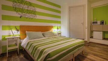 Double or Twin Room | Desk, laptop workspace, blackout drapes, soundproofing