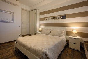 Deluxe Double Room | Desk, laptop workspace, blackout drapes, soundproofing