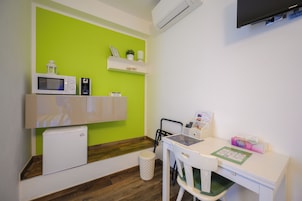 Quarto casal ou duplo | Escrivaninha, espaço de trabalho para notebook, cortinas blackout