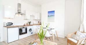 Business Apartment, 2 Bedrooms, Non Smoking | Private kitchen | Fridge, microwave, oven, stovetop