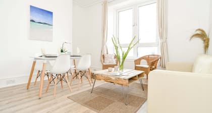 Modern Central Apartment