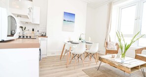 Business Apartment, 2 Bedrooms, Non Smoking | In-room dining - Modern Central Apartment (Aberdeen)