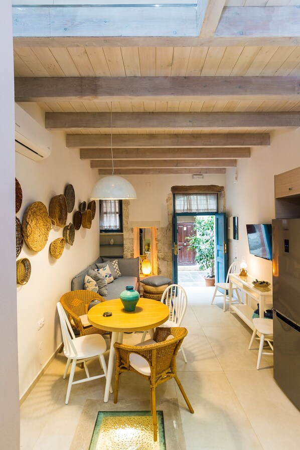 Apartment | Living area | Flat-screen TV