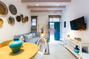 Apartment | Living area | Flat-screen TV