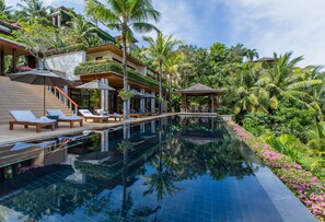 Luxury Villa | Terrace/patio