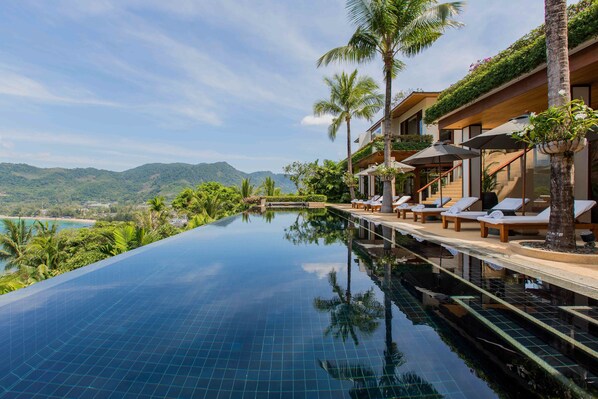 Luxury Villa | Terrace/patio