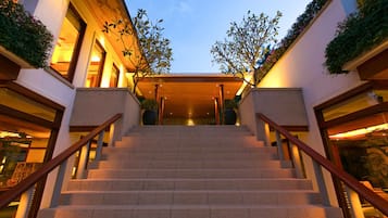 Luxury Villa | Terrace/patio