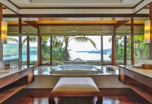 Luxury Villa | Bathroom