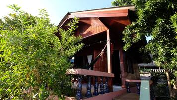 Standard Bungalow with Fan | 办公桌、免费 WiFi