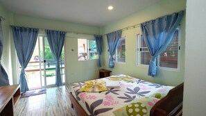 Standard Bungalow with Fan  | Escritorio y wifi gratis