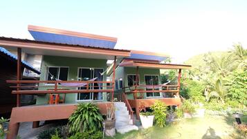 Standard Bungalow with Fan | Escrivaninha, Wi-Fi de cortesia