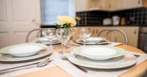 Apartment, 1 Double Bed with Sofa bed, Non Smoking | In-room dining - Great City Apartment (Aberdeen)