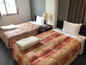 Habitació amb dos llits individuals (Western Style) | Wifi gratuïta i roba de llit 