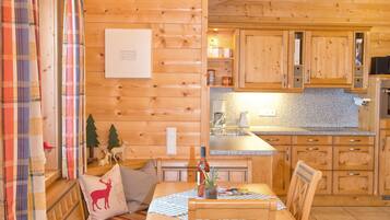Apartment, 1 Schlafzimmer (Frillensee) | Schreibtisch, kostenlose Babybetten, kostenloses WLAN, Bettwäsche