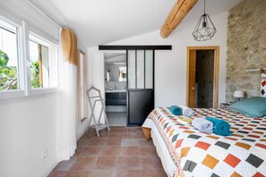 Comfort Single Room, Ensuite, Courtyard View (Le Ventoux)