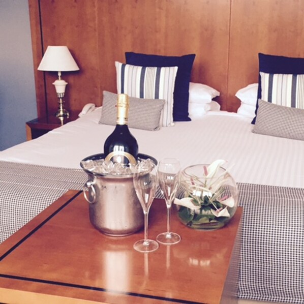 Habitación doble | Ropa de cama de alta calidad y wifi gratis 